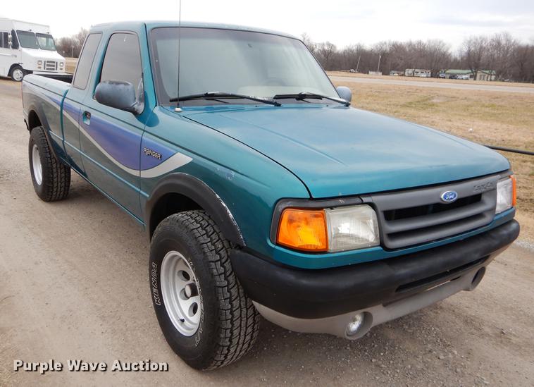 image for item FQ9629 1993 Ford Ranger STX SuperCab pickup truck