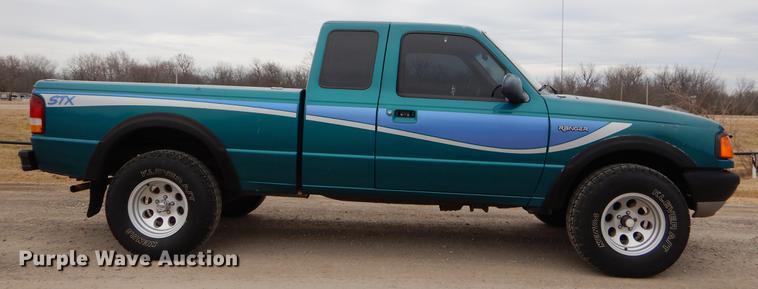 image for item FQ9629 1993 Ford Ranger STX SuperCab pickup truck