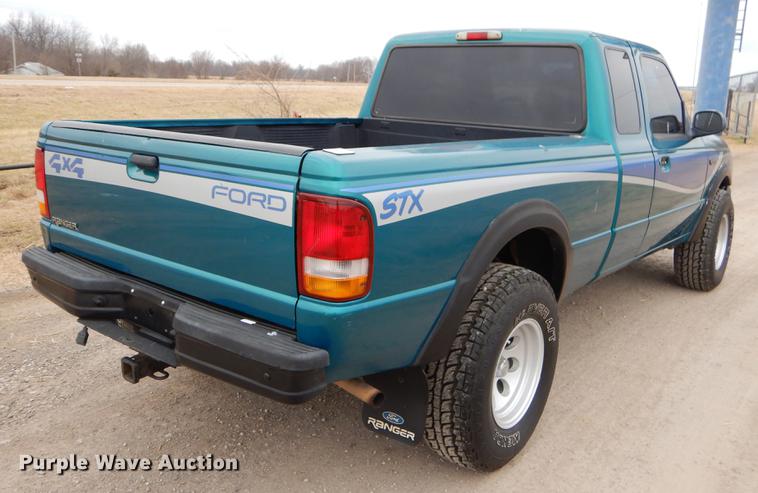 image for item FQ9629 1993 Ford Ranger STX SuperCab pickup truck