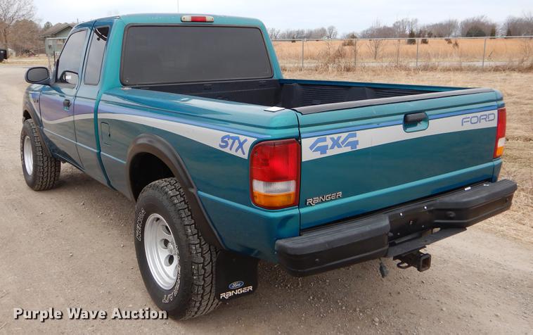 image for item FQ9629 1993 Ford Ranger STX SuperCab pickup truck