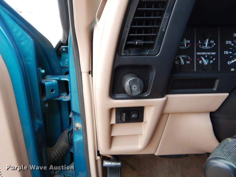 image for item FQ9629 1993 Ford Ranger STX SuperCab pickup truck