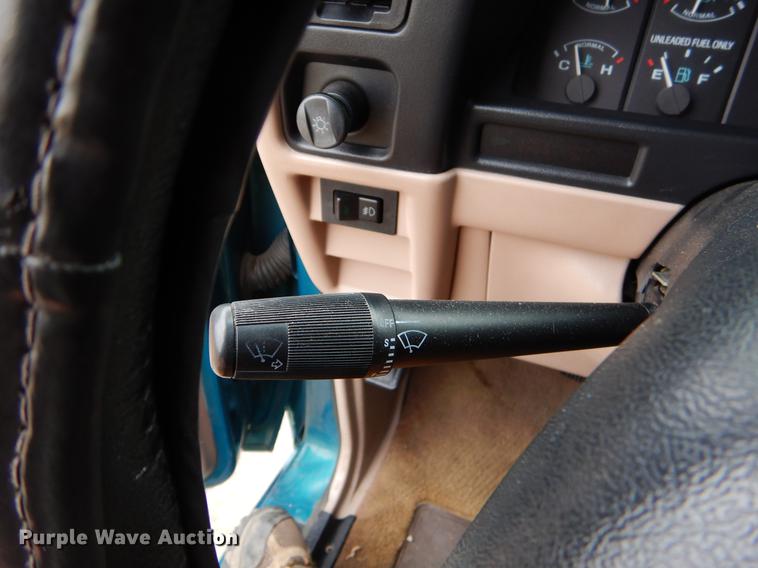 image for item FQ9629 1993 Ford Ranger STX SuperCab pickup truck