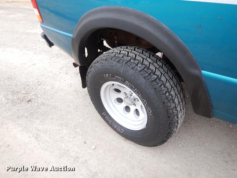 image for item FQ9629 1993 Ford Ranger STX SuperCab pickup truck