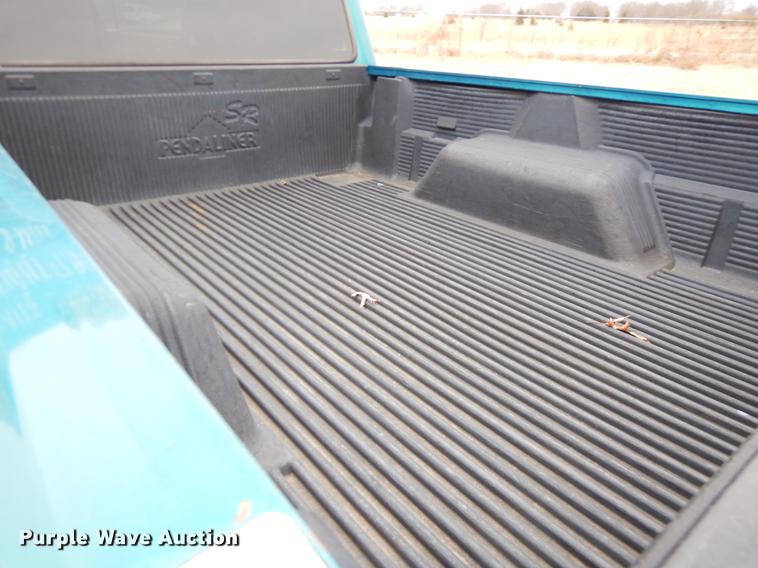 image for item FQ9629 1993 Ford Ranger STX SuperCab pickup truck