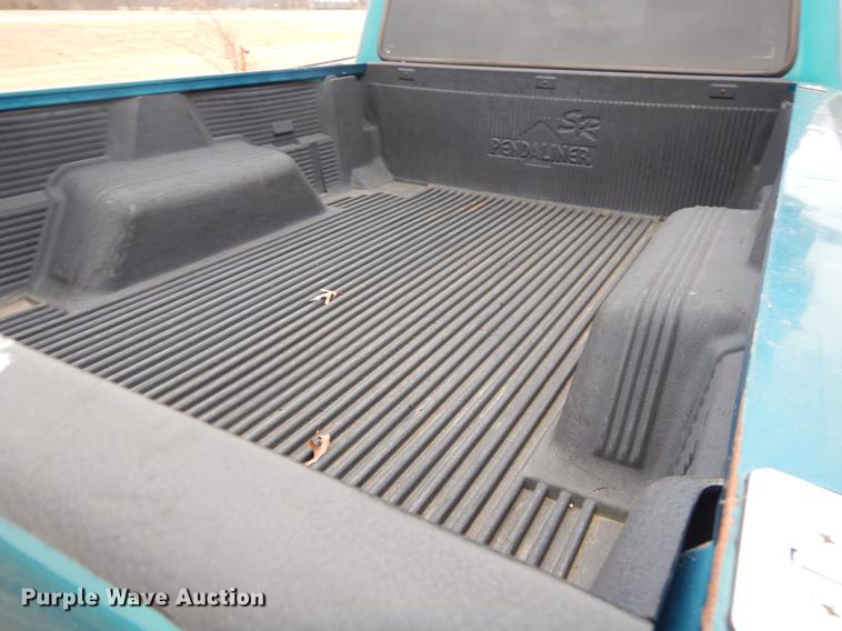 image for item FQ9629 1993 Ford Ranger STX SuperCab pickup truck