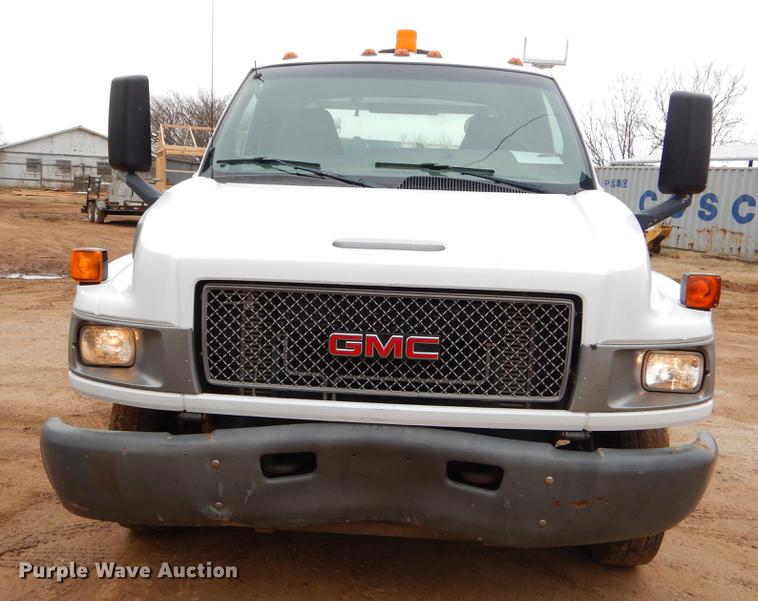 image for item FQ9640 2003 GMC C5500 service truck with crane