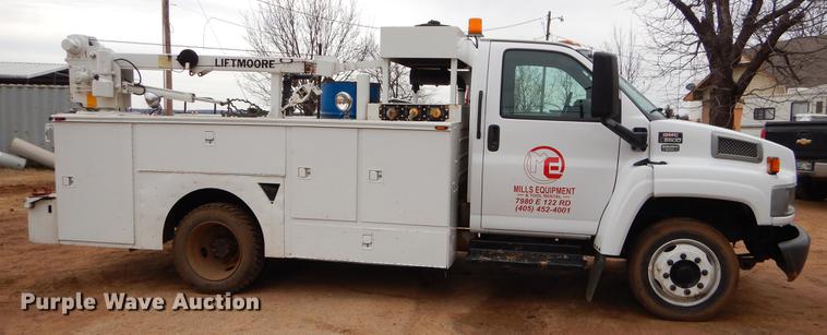 image for item FQ9640 2003 GMC C5500 service truck with crane