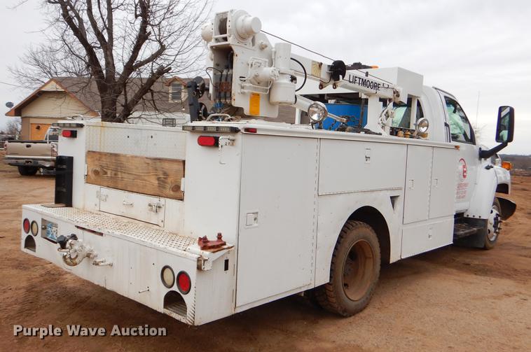 image for item FQ9640 2003 GMC C5500 service truck with crane