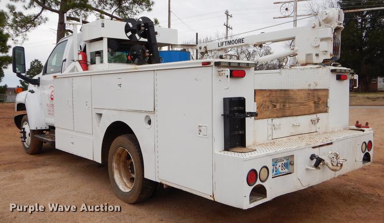 image for item FQ9640 2003 GMC C5500 service truck with crane