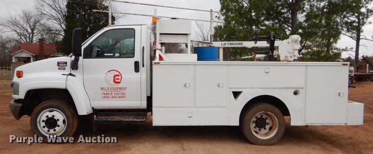 image for item FQ9640 2003 GMC C5500 service truck with crane
