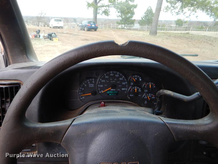 image for item FQ9640 2003 GMC C5500 service truck with crane