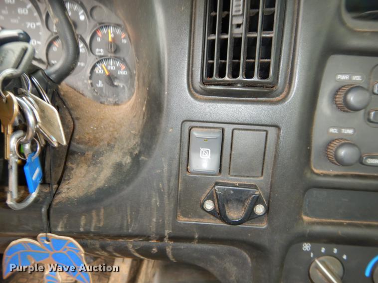 image for item FQ9640 2003 GMC C5500 service truck with crane