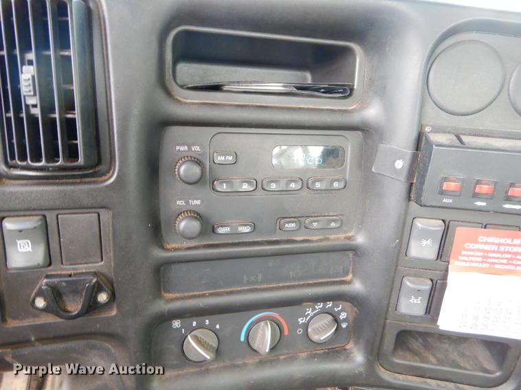 image for item FQ9640 2003 GMC C5500 service truck with crane