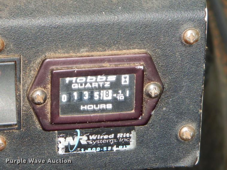 image for item FQ9640 2003 GMC C5500 service truck with crane