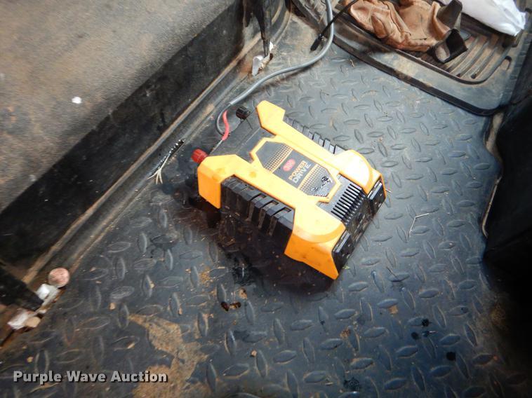 image for item FQ9640 2003 GMC C5500 service truck with crane