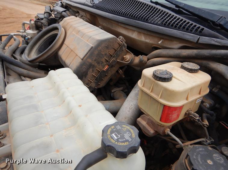 image for item FQ9640 2003 GMC C5500 service truck with crane