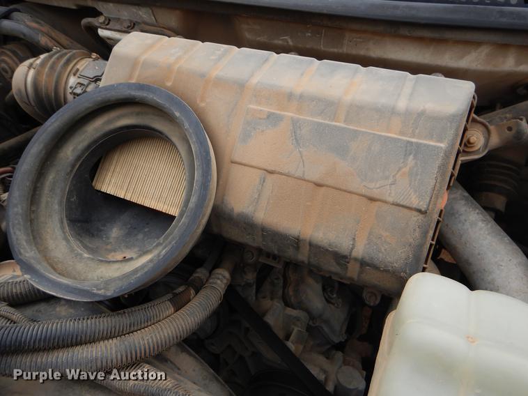 image for item FQ9640 2003 GMC C5500 service truck with crane