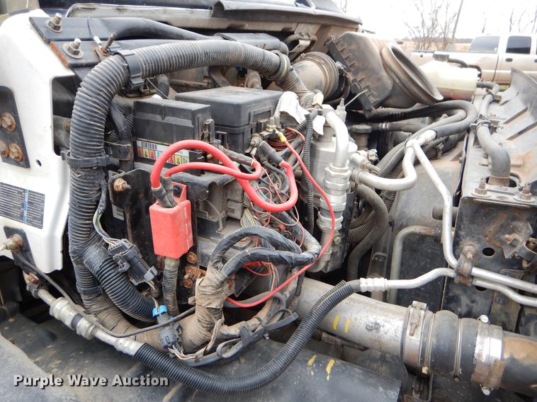 image for item FQ9640 2003 GMC C5500 service truck with crane