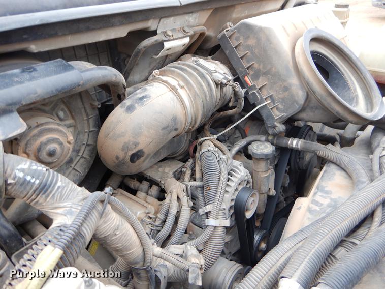 image for item FQ9640 2003 GMC C5500 service truck with crane