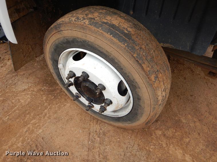 image for item FQ9640 2003 GMC C5500 service truck with crane