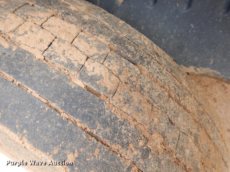 image for item FQ9640 2003 GMC C5500 service truck with crane