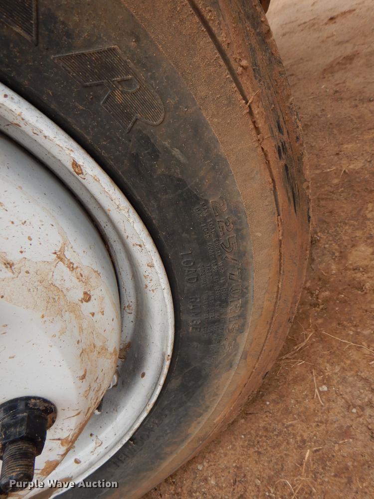 image for item FQ9640 2003 GMC C5500 service truck with crane