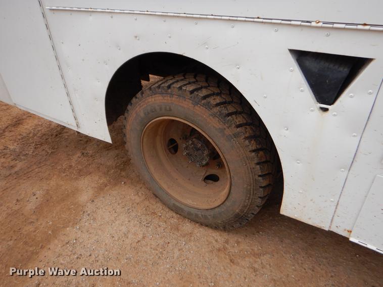 image for item FQ9640 2003 GMC C5500 service truck with crane