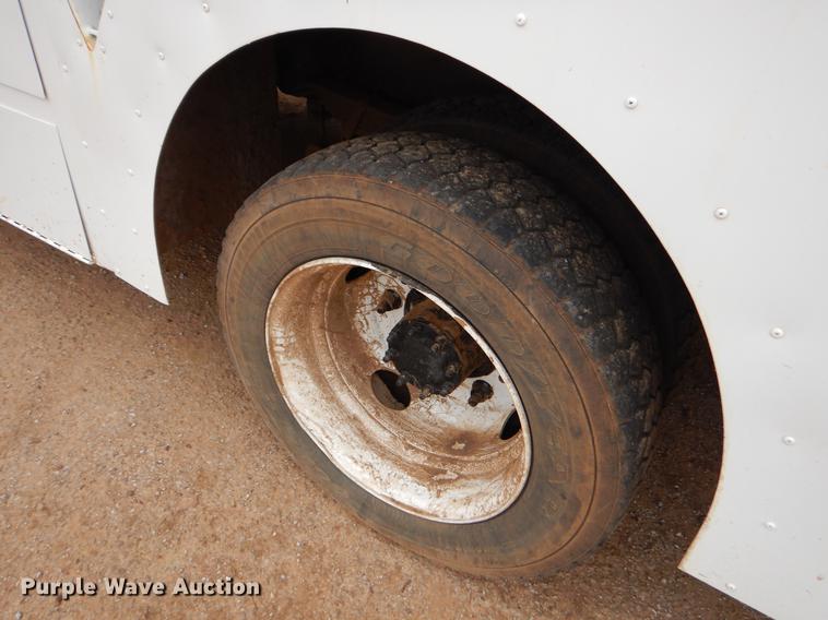 image for item FQ9640 2003 GMC C5500 service truck with crane