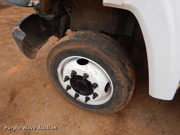 image for item FQ9640 2003 GMC C5500 service truck with crane