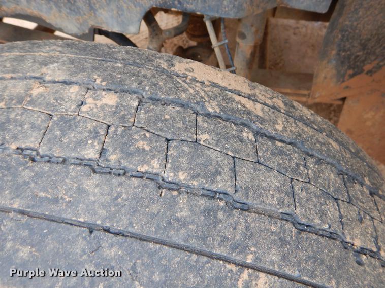 image for item FQ9640 2003 GMC C5500 service truck with crane