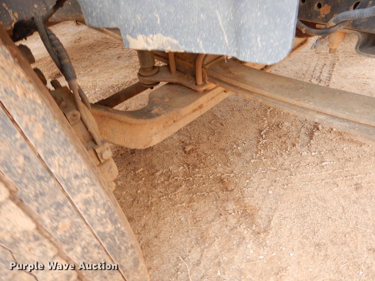 image for item FQ9640 2003 GMC C5500 service truck with crane