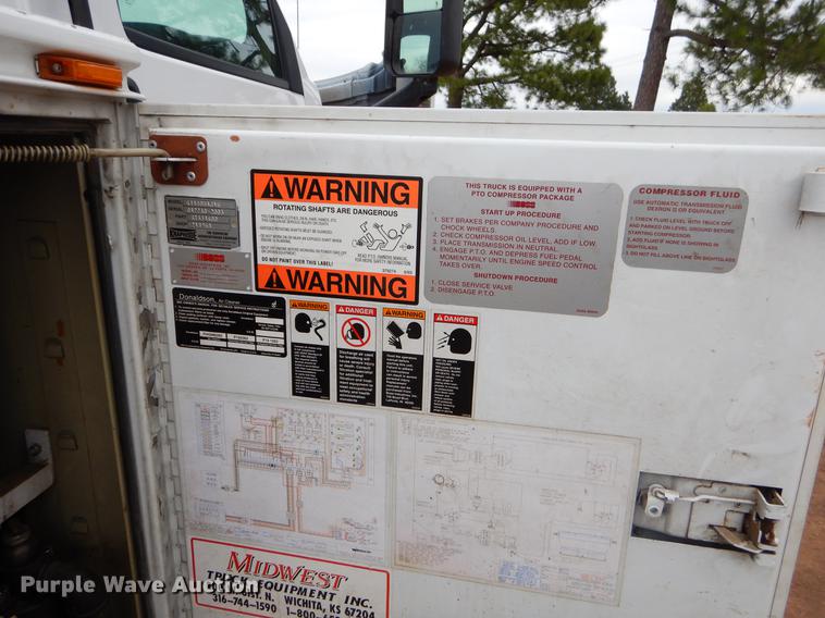 image for item FQ9640 2003 GMC C5500 service truck with crane