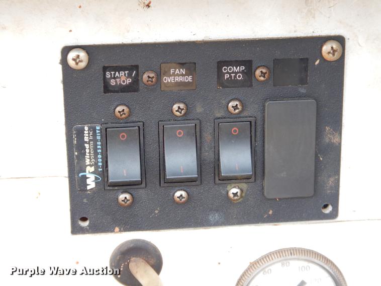 image for item FQ9640 2003 GMC C5500 service truck with crane