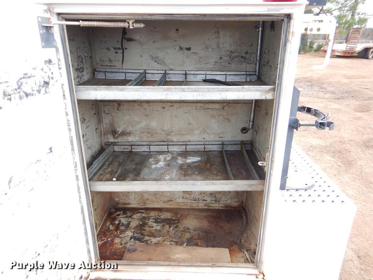 image for item FQ9640 2003 GMC C5500 service truck with crane