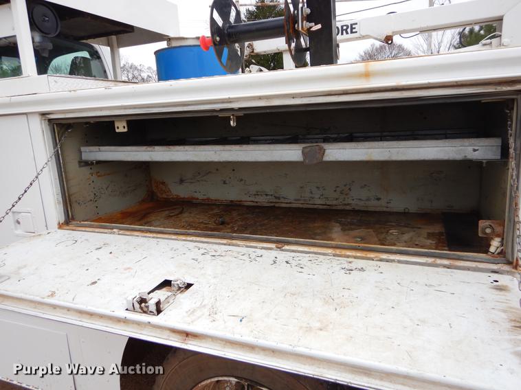 image for item FQ9640 2003 GMC C5500 service truck with crane