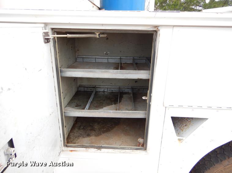 image for item FQ9640 2003 GMC C5500 service truck with crane