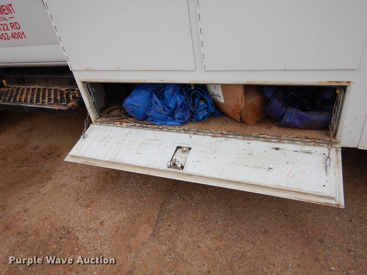 image for item FQ9640 2003 GMC C5500 service truck with crane