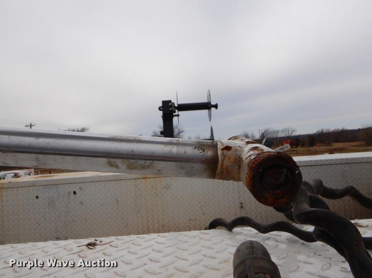 image for item FQ9640 2003 GMC C5500 service truck with crane