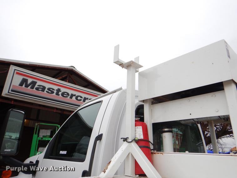 image for item FQ9640 2003 GMC C5500 service truck with crane