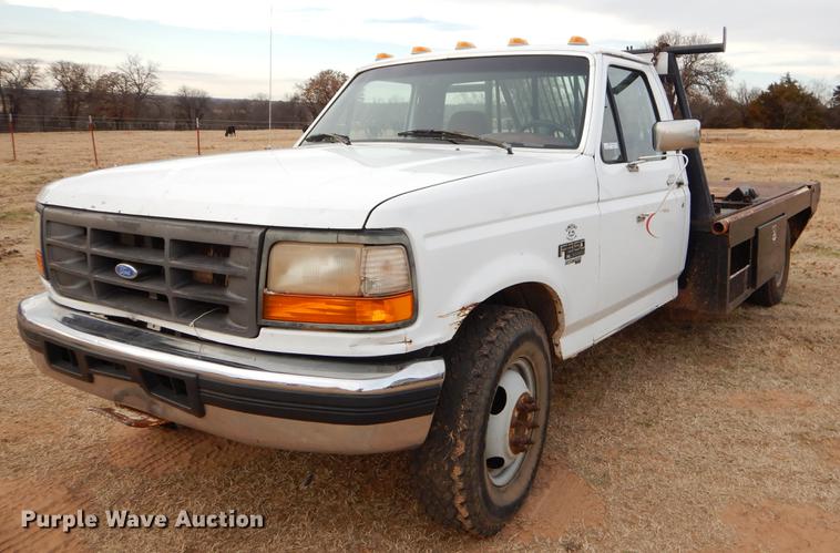image for item FQ9650 1997 Ford F350 XL flatbed pickup truck