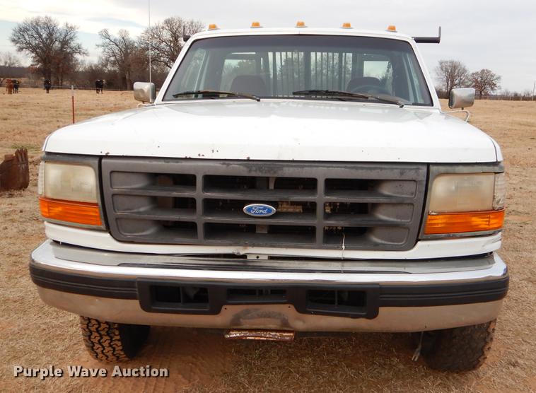 image for item FQ9650 1997 Ford F350 XL flatbed pickup truck