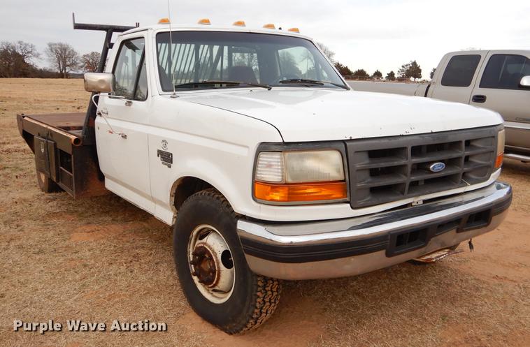 image for item FQ9650 1997 Ford F350 XL flatbed pickup truck