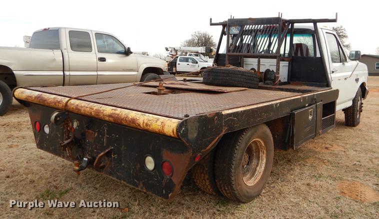 image for item FQ9650 1997 Ford F350 XL flatbed pickup truck