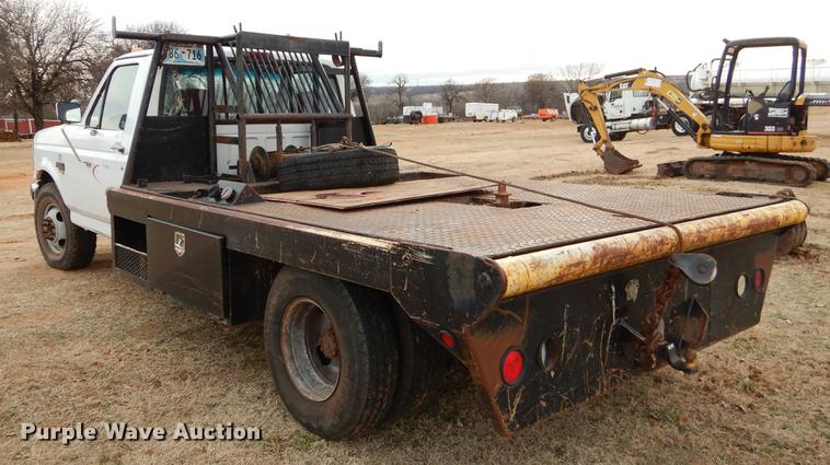 image for item FQ9650 1997 Ford F350 XL flatbed pickup truck