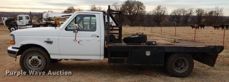image for item FQ9650 1997 Ford F350 XL flatbed pickup truck