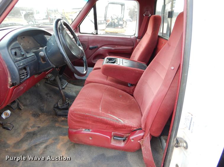 image for item FQ9650 1997 Ford F350 XL flatbed pickup truck