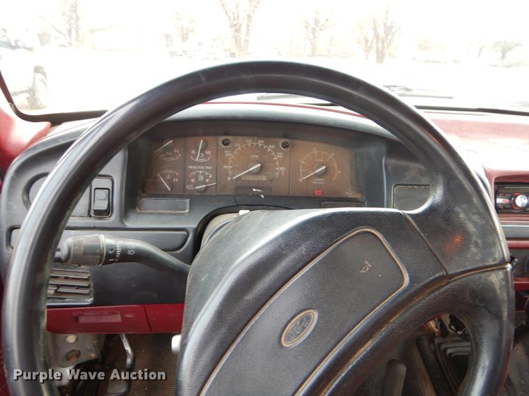 image for item FQ9650 1997 Ford F350 XL flatbed pickup truck