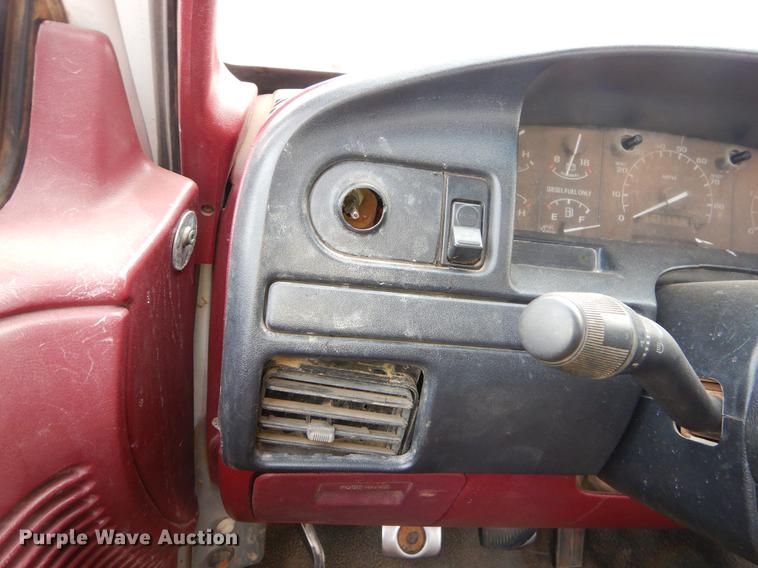 image for item FQ9650 1997 Ford F350 XL flatbed pickup truck