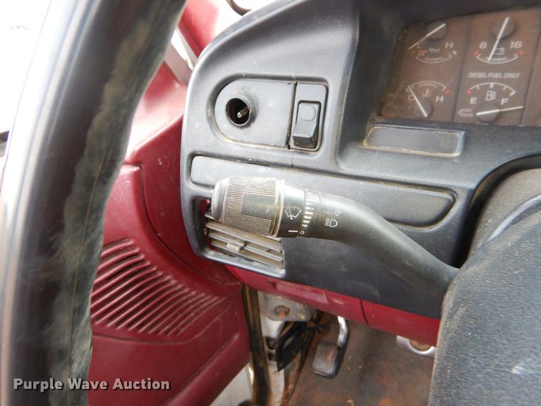 image for item FQ9650 1997 Ford F350 XL flatbed pickup truck