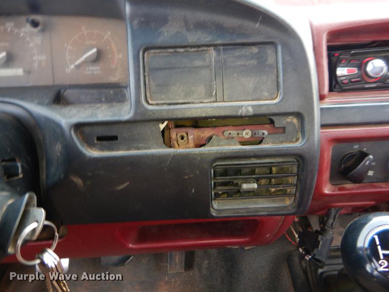 image for item FQ9650 1997 Ford F350 XL flatbed pickup truck